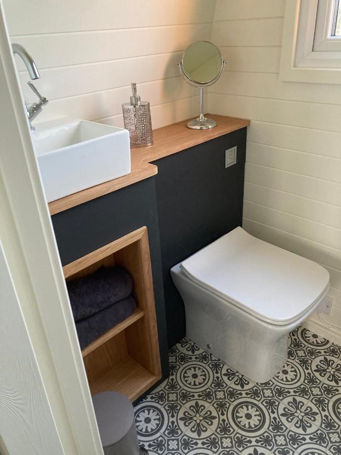 فندق Abbey Farm Luxury Glamping Rhuddlan المظهر الخارجي الصورة