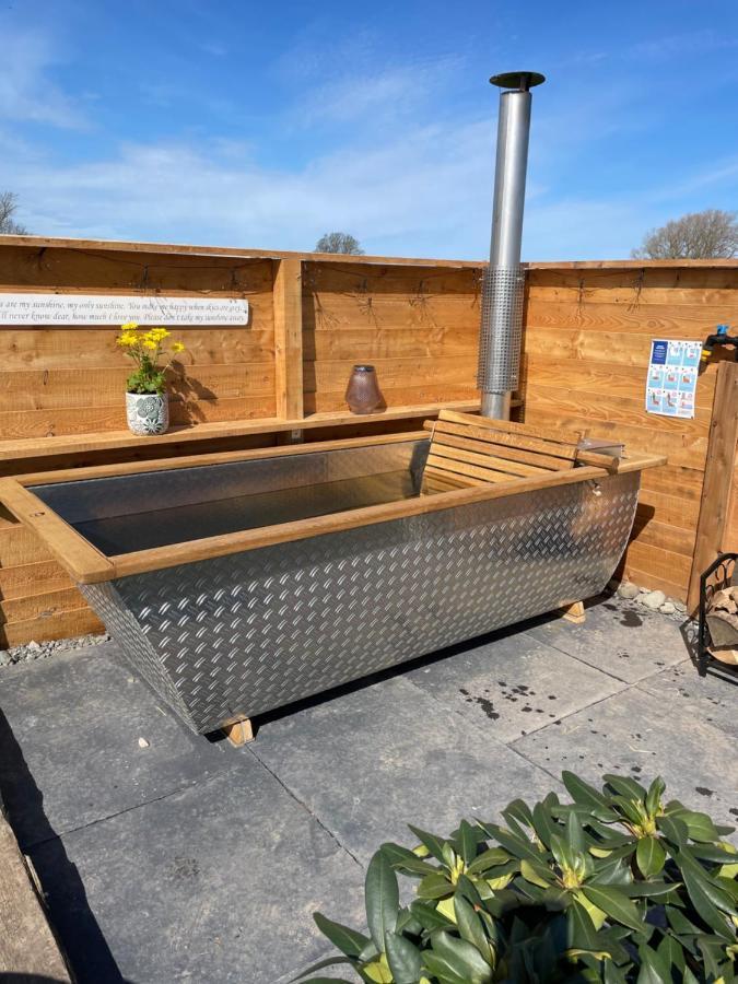 فندق Abbey Farm Luxury Glamping Rhuddlan المظهر الخارجي الصورة