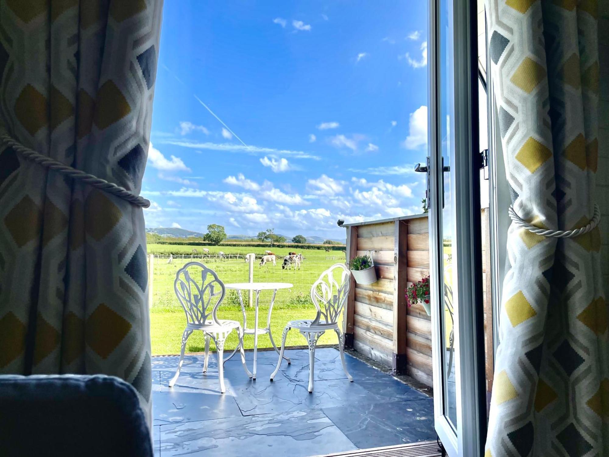 فندق Abbey Farm Luxury Glamping Rhuddlan المظهر الخارجي الصورة